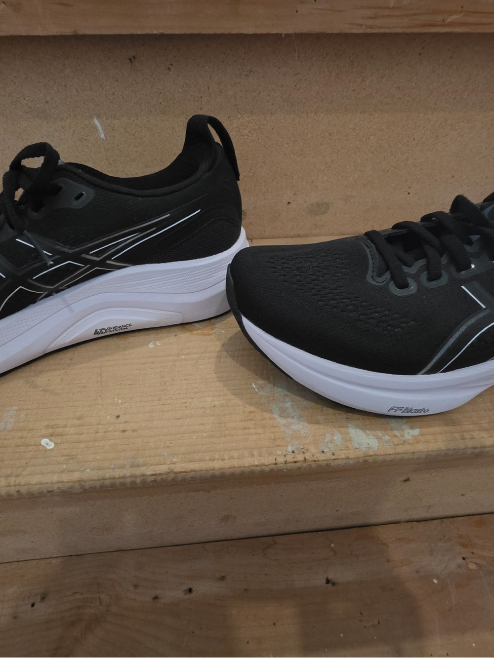 ASICS runners - Picture 5 of 6